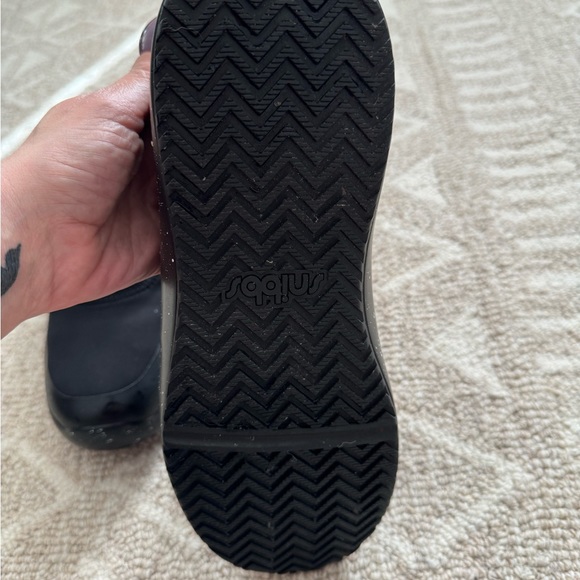 Snibbs slip resistant shoes - Picture 4 of 6